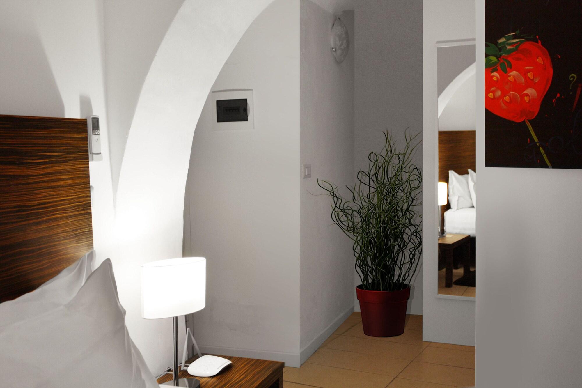 Trevi Aparthotel 2*