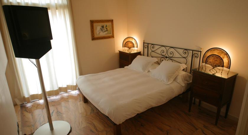 Trevi Aparthotel 2*