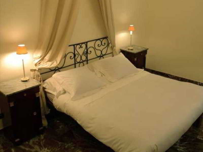 Trevi Aparthotel 2*